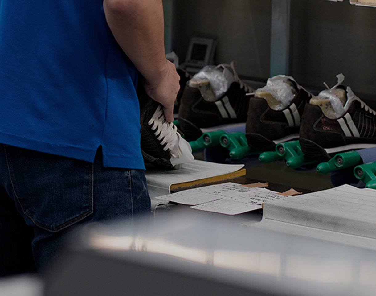 足元を、装うという思想。