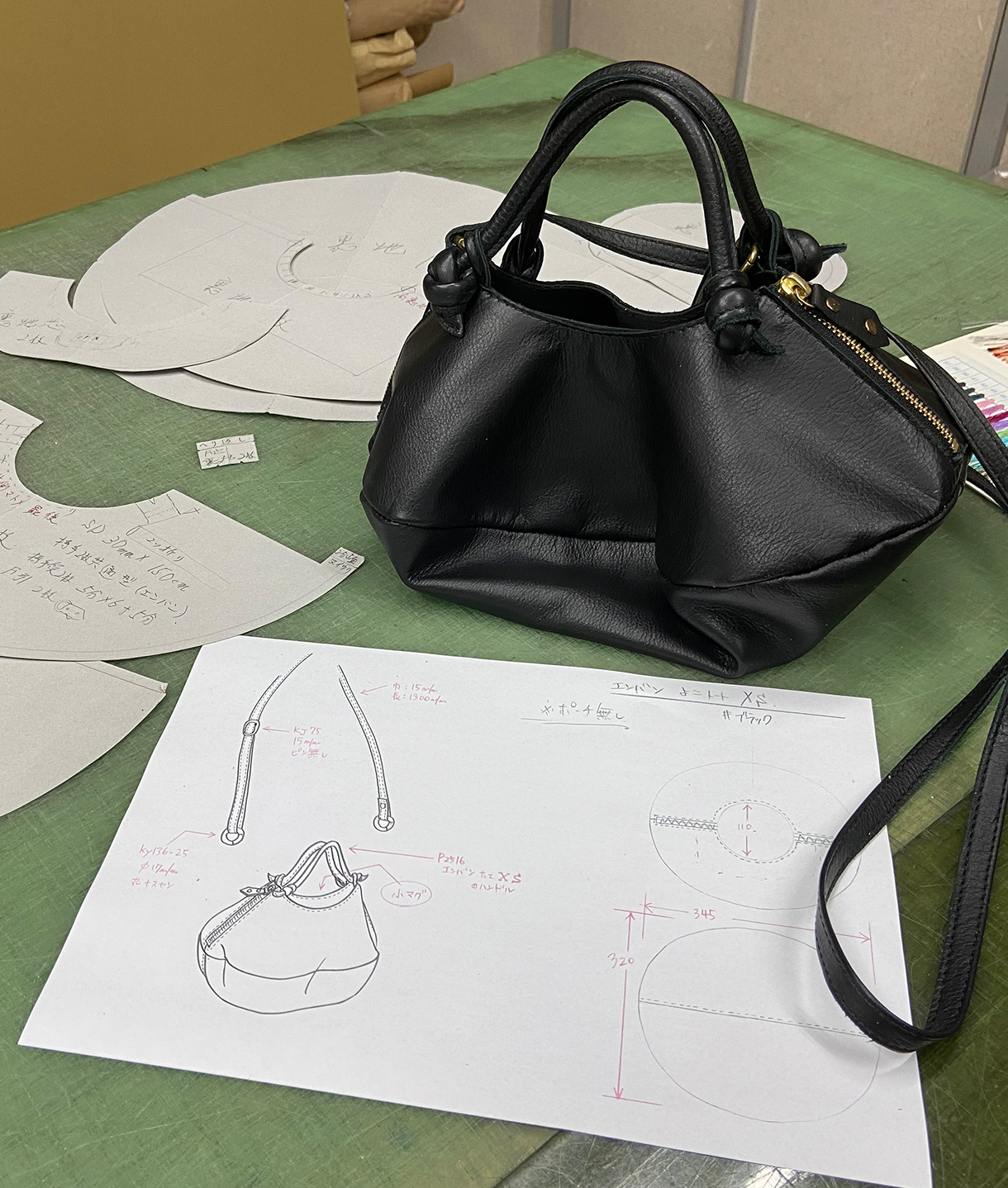 足元を、装うという思想。